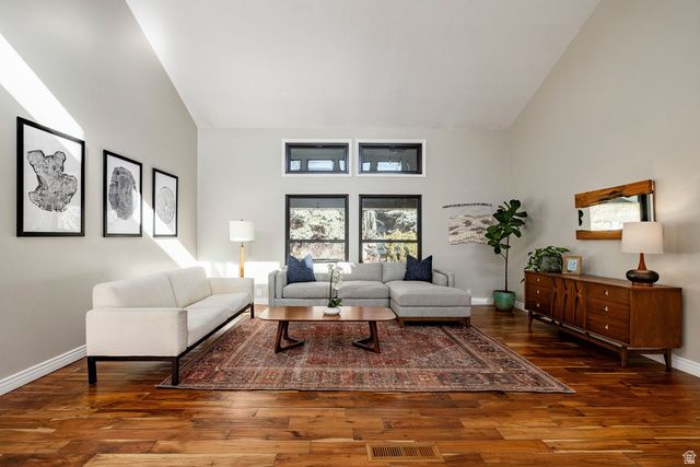 323 N FAIRFAX CIR, Salt Lake City, UT 84103