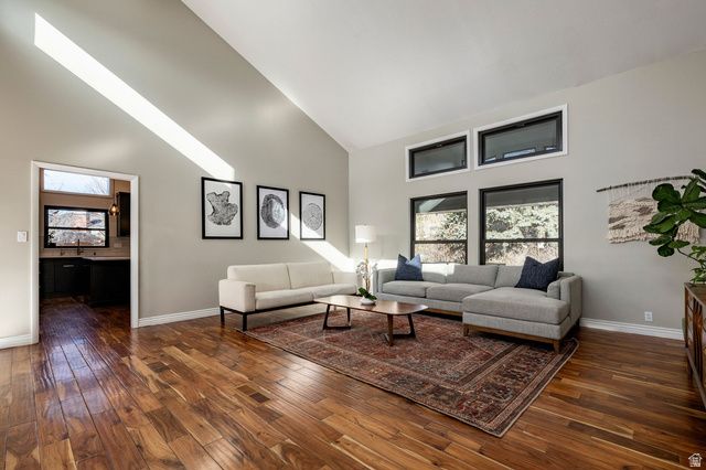 323 N FAIRFAX CIR, Salt Lake City, UT 84103