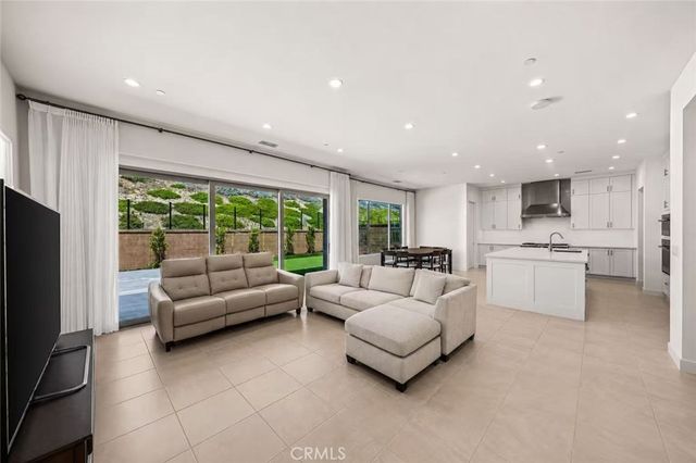 106 Bright Star, Irvine, CA 92618