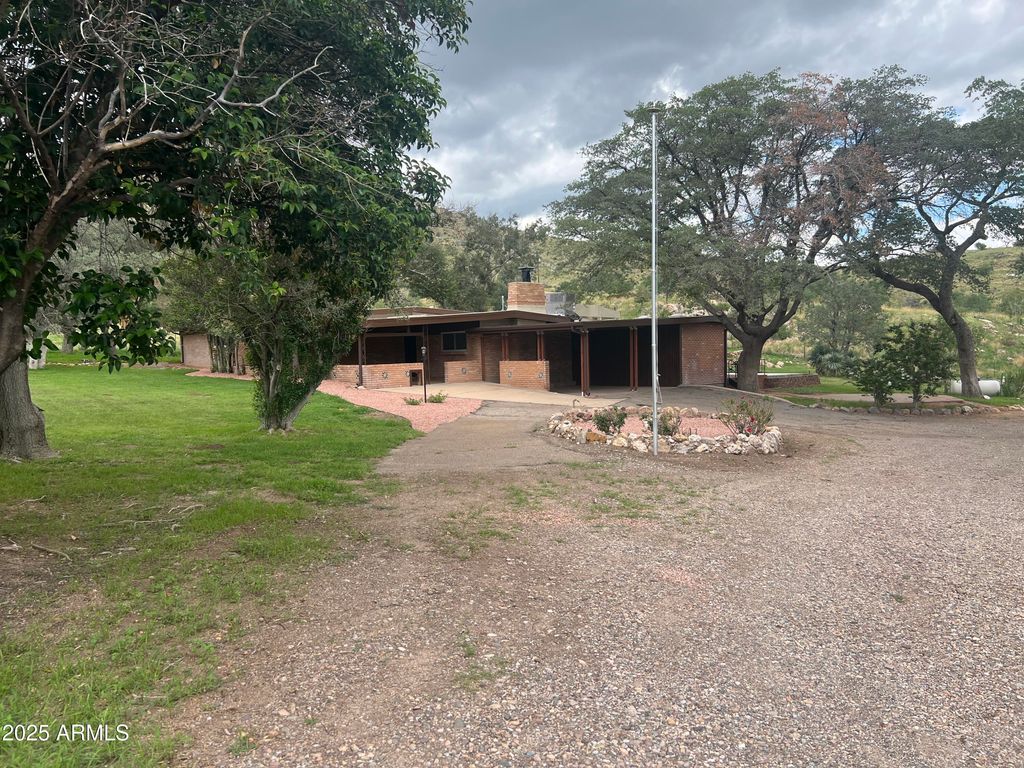 9990 E MUFFIN Lane, Hereford, AZ 85615