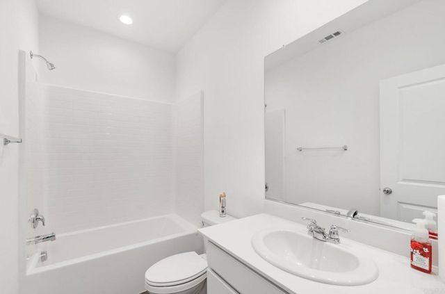 32907 Cambury Pl, Winchester, CA 92596