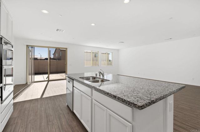 32907 Cambury Pl, Winchester, CA 92596