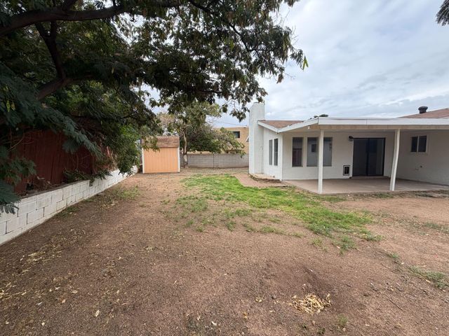 604 Maxine Street NE, Albuquerque, NM 87123