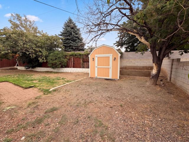 604 Maxine Street NE, Albuquerque, NM 87123