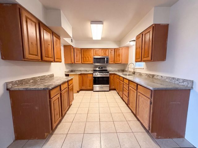 604 Maxine Street NE, Albuquerque, NM 87123