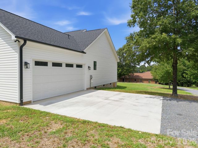 417 E 2nd Street, Faith, NC 28041