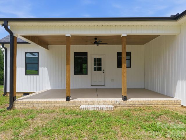417 E 2nd Street, Faith, NC 28041
