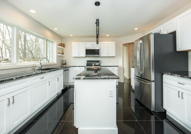 3308 Bay Berry Drive, Waterloo, IA 50702