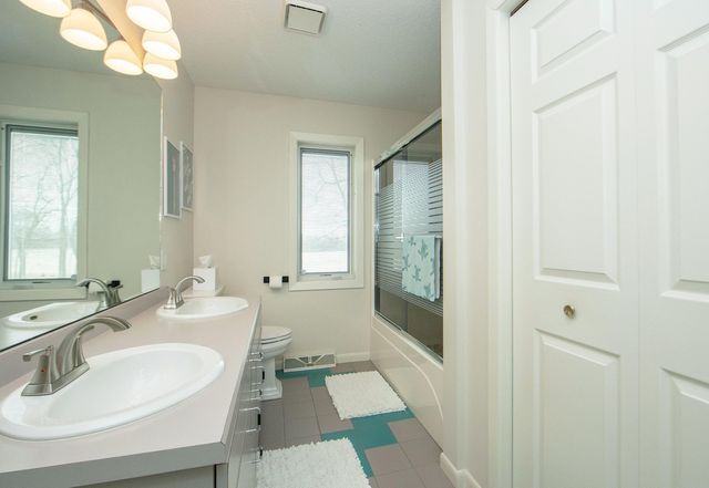 3308 Bay Berry Drive, Waterloo, IA 50702