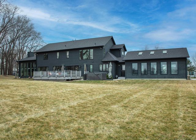 3308 Bay Berry Drive, Waterloo, IA 50702