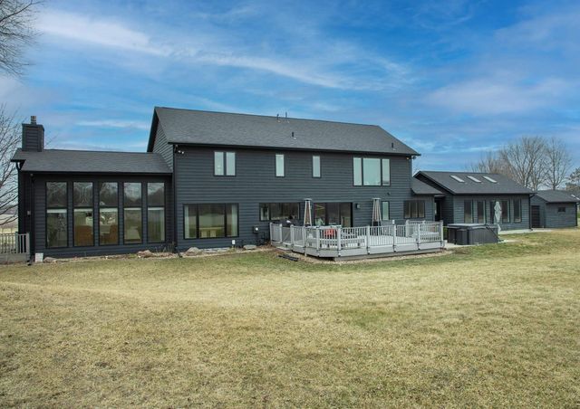 3308 Bay Berry Drive, Waterloo, IA 50702