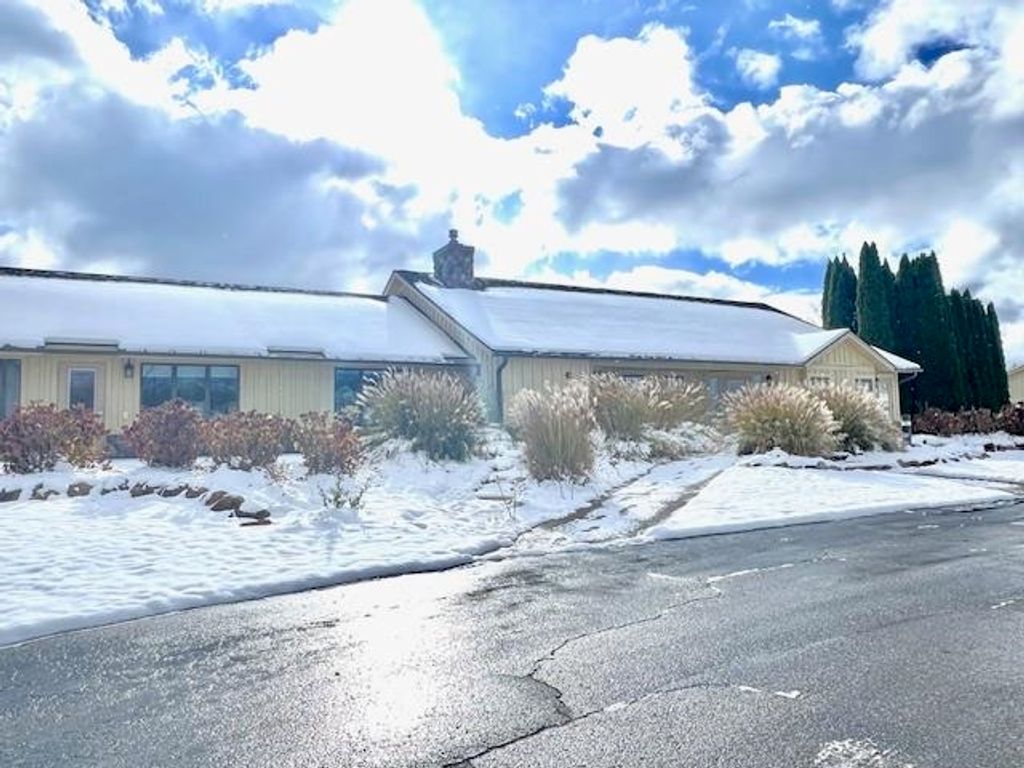 6700 N Matheson Road, Leelanau Twp, MI 49670