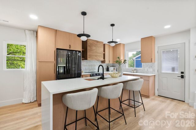 3320 Winterfield Place, Charlotte, NC 28205