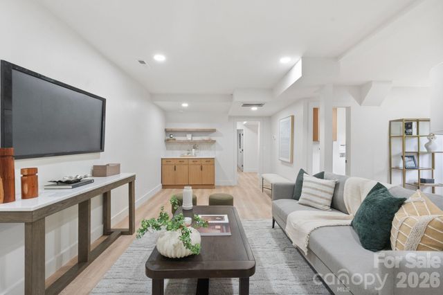 3320 Winterfield Place, Charlotte, NC 28205