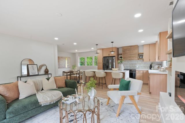 3320 Winterfield Place, Charlotte, NC 28205