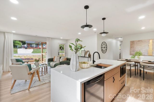 3320 Winterfield Place, Charlotte, NC 28205