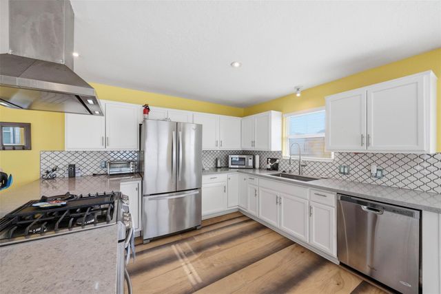 2 S Sandpiper Street, La Marque, TX 77568