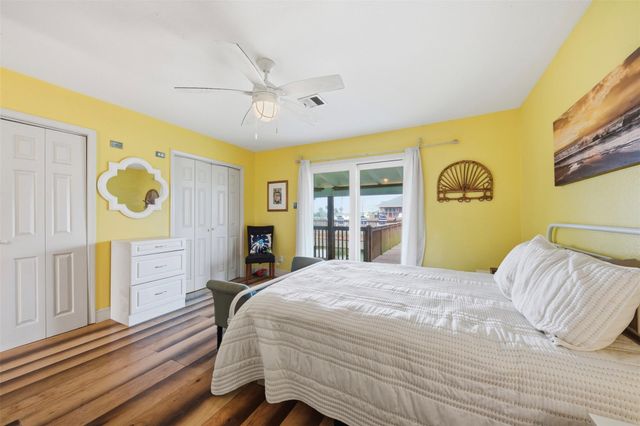 2 S Sandpiper Street, La Marque, TX 77568