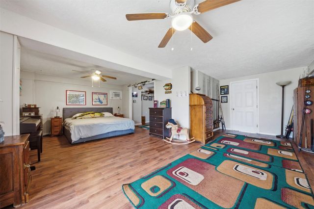2 S Sandpiper Street, La Marque, TX 77568