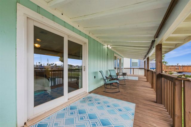 2 S Sandpiper Street, La Marque, TX 77568