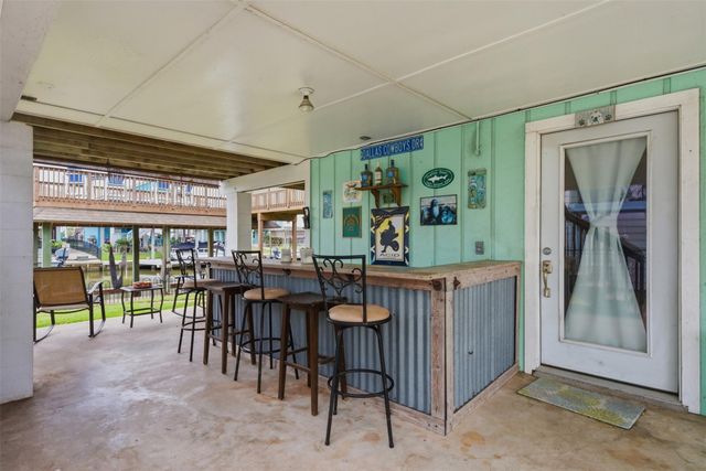 2 S Sandpiper Street, La Marque, TX 77568