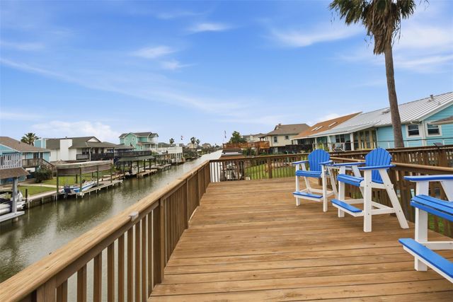 2 S Sandpiper Street, La Marque, TX 77568