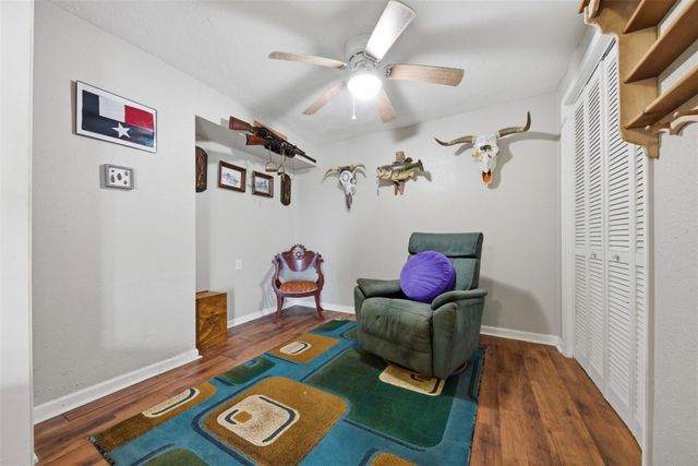 2 S Sandpiper Street, La Marque, TX 77568
