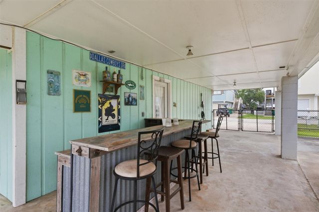 2 S Sandpiper Street, La Marque, TX 77568