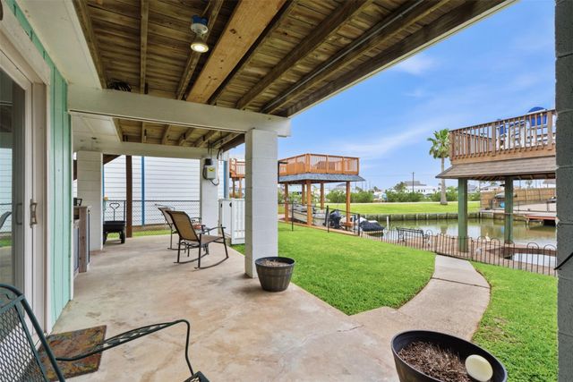 2 S Sandpiper Street, La Marque, TX 77568