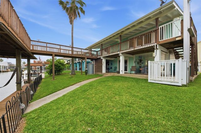 2 S Sandpiper Street, La Marque, TX 77568