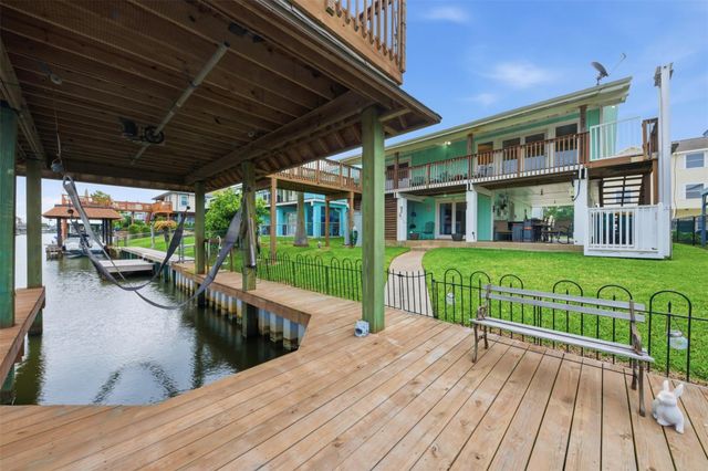2 S Sandpiper Street, La Marque, TX 77568