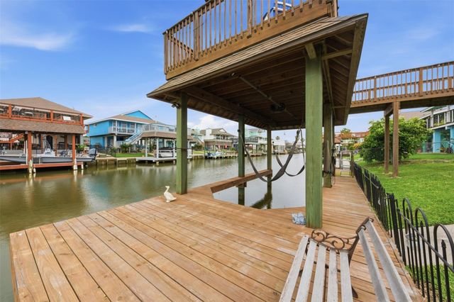 2 S Sandpiper Street, La Marque, TX 77568