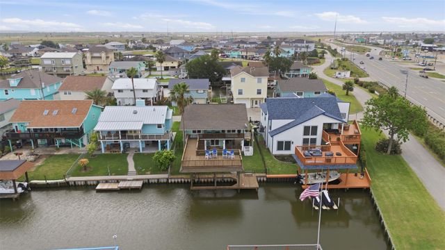 2 S Sandpiper Street, La Marque, TX 77568
