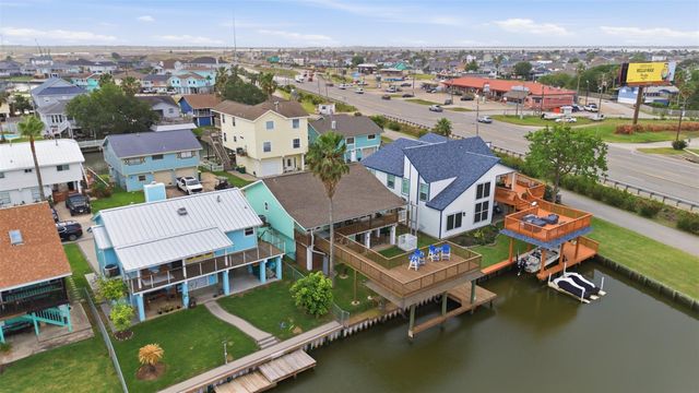 2 S Sandpiper Street, La Marque, TX 77568