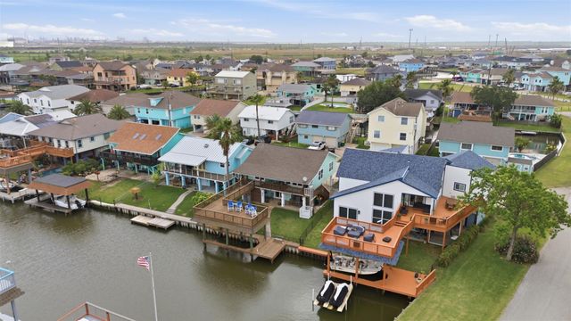 2 S Sandpiper Street, La Marque, TX 77568
