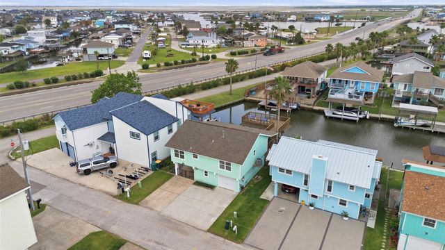 2 S Sandpiper Street, La Marque, TX 77568