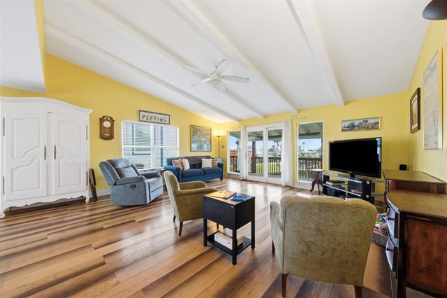 2 S Sandpiper Street, La Marque, TX 77568