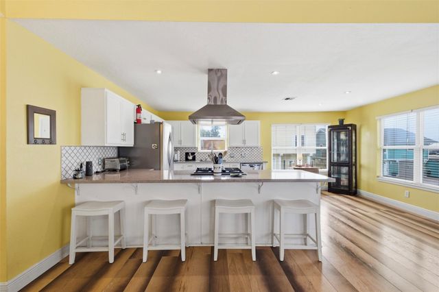2 S Sandpiper Street, La Marque, TX 77568