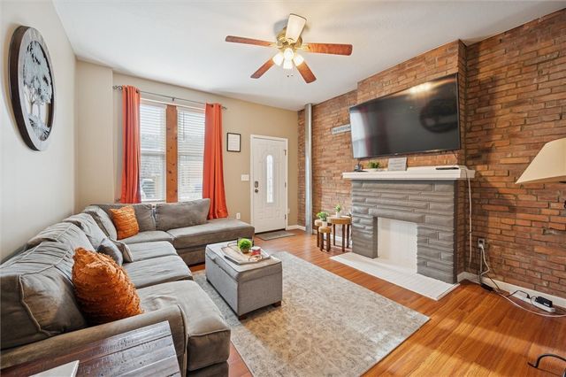 1907 Larkins Way, South Side, PA 15203