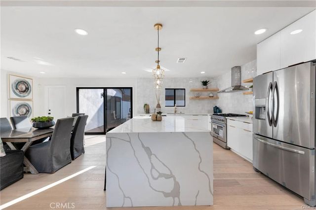 335 University, Costa Mesa, CA 92627