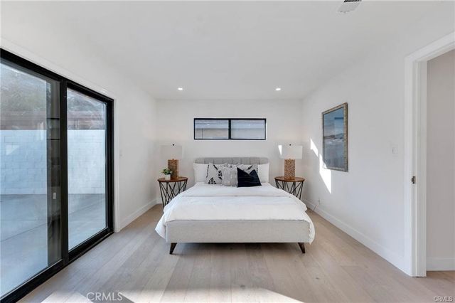 335 University, Costa Mesa, CA 92627