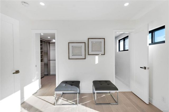 335 University, Costa Mesa, CA 92627