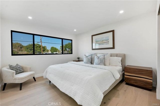 335 University, Costa Mesa, CA 92627