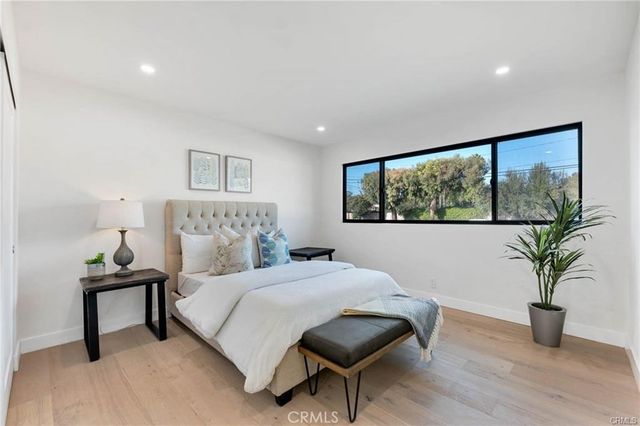 335 University, Costa Mesa, CA 92627