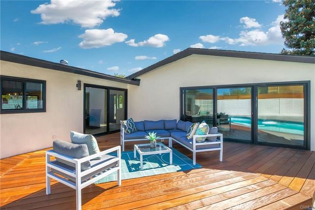 335 University, Costa Mesa, CA 92627