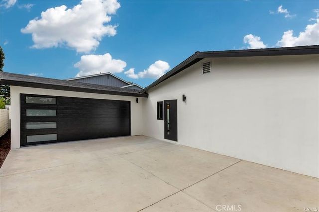 335 University, Costa Mesa, CA 92627