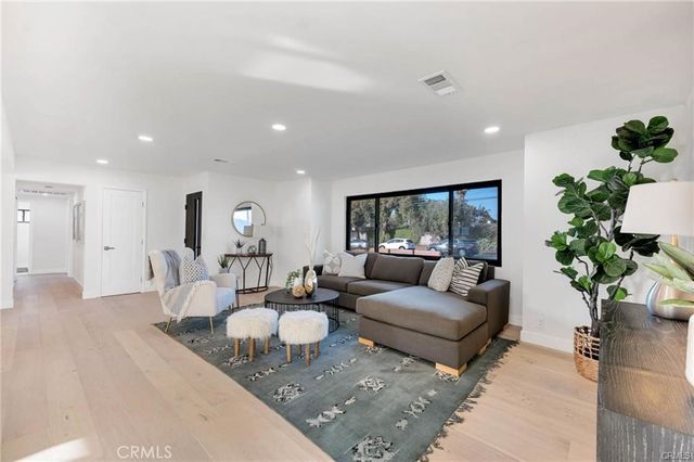 335 University, Costa Mesa, CA 92627