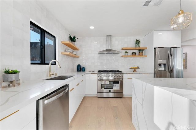 335 University, Costa Mesa, CA 92627