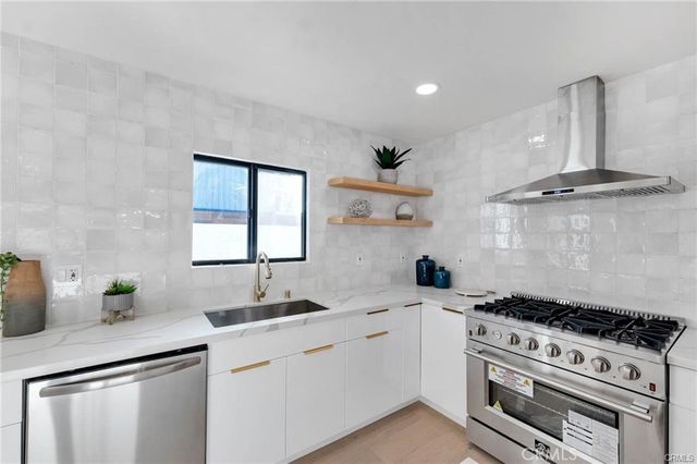 335 University, Costa Mesa, CA 92627