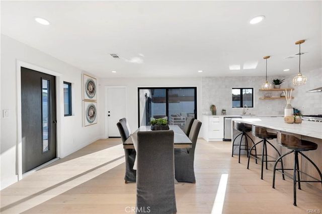335 University, Costa Mesa, CA 92627